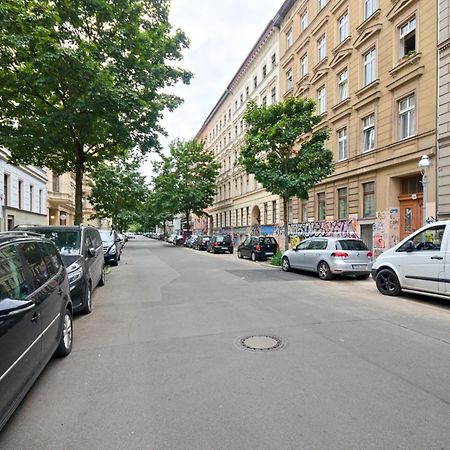 Quiet Courtyard Apartment Берлин Экстерьер фото