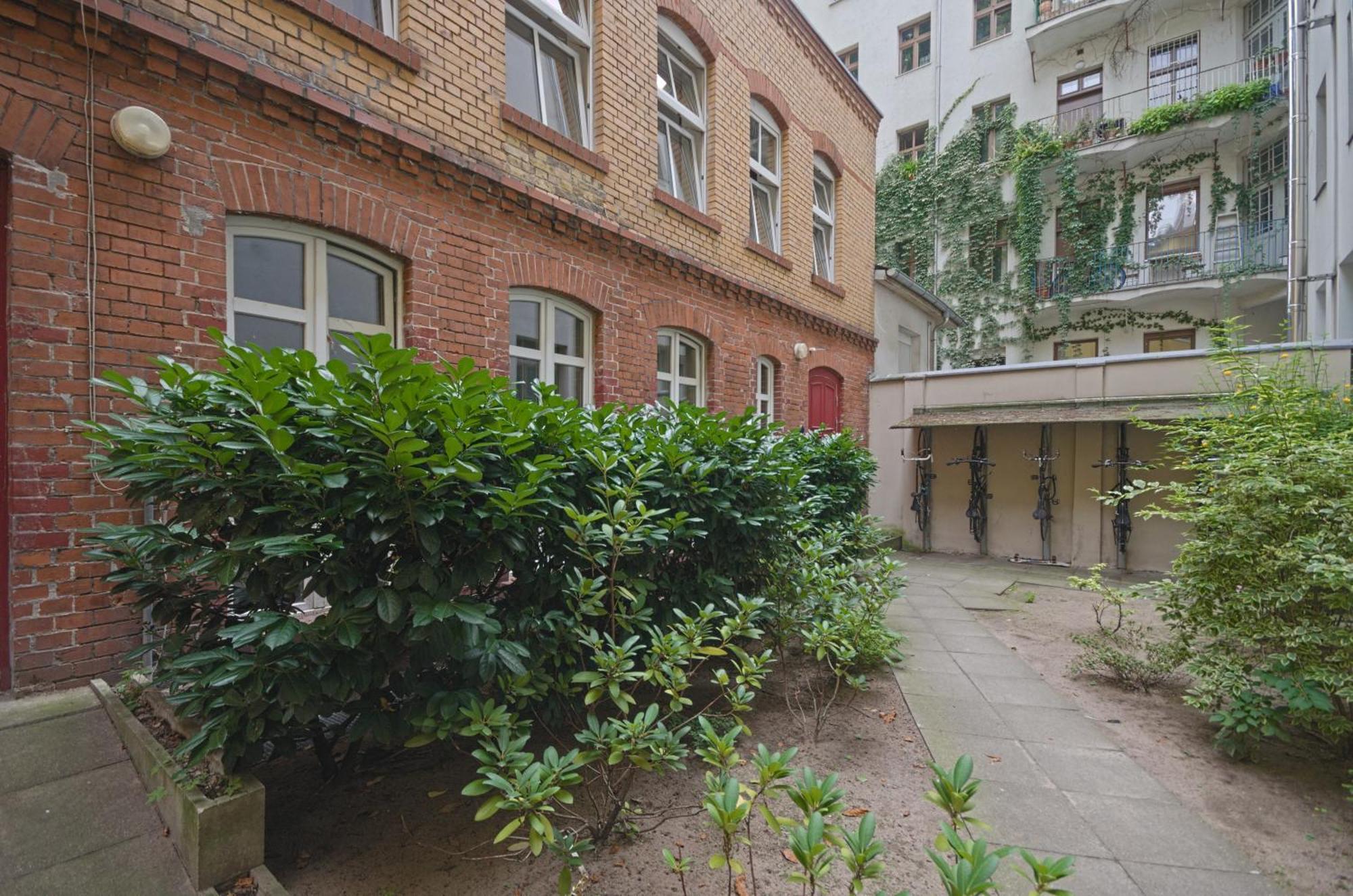 Quiet Courtyard Apartment Берлин Экстерьер фото