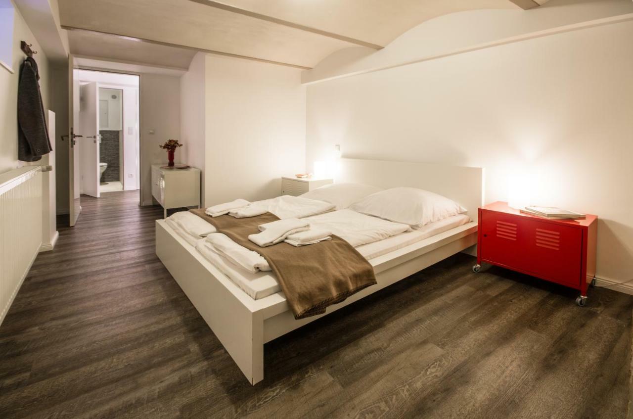 Quiet Courtyard Apartment Берлин Экстерьер фото